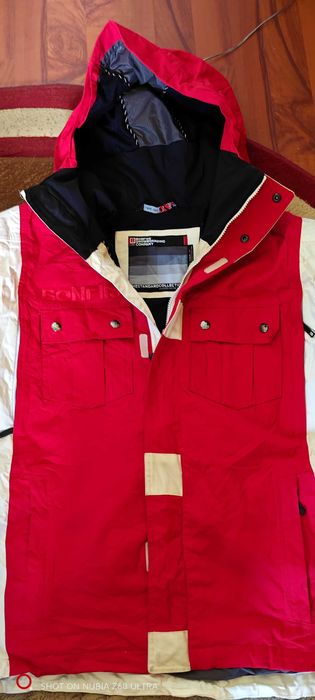 Vând Geaca de iarna L