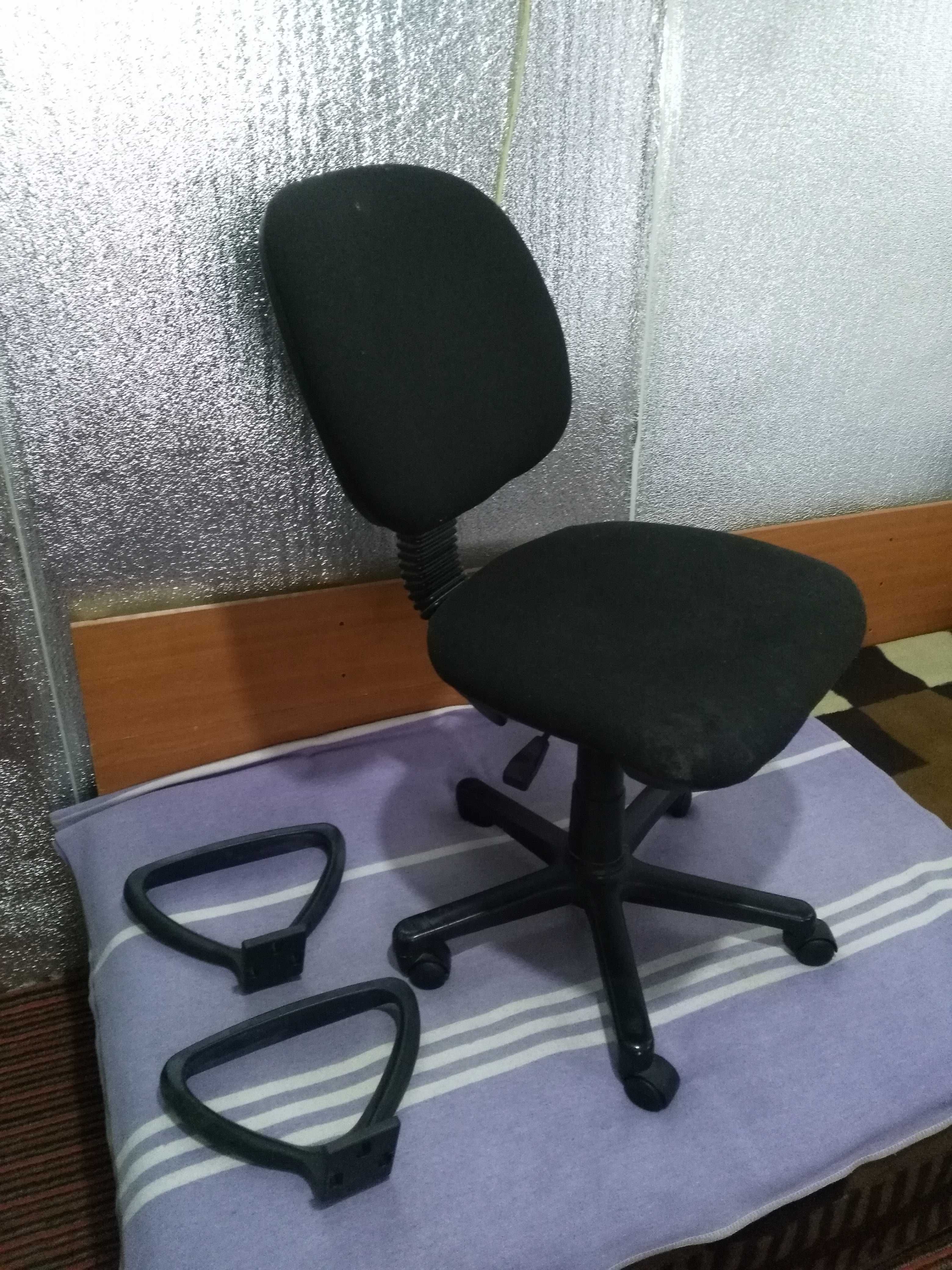 продаю офисные кресла свои домашнии