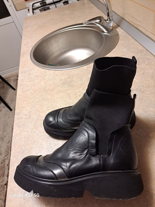 Ghete dama EB piele naturală nr 37 pret 50 lei