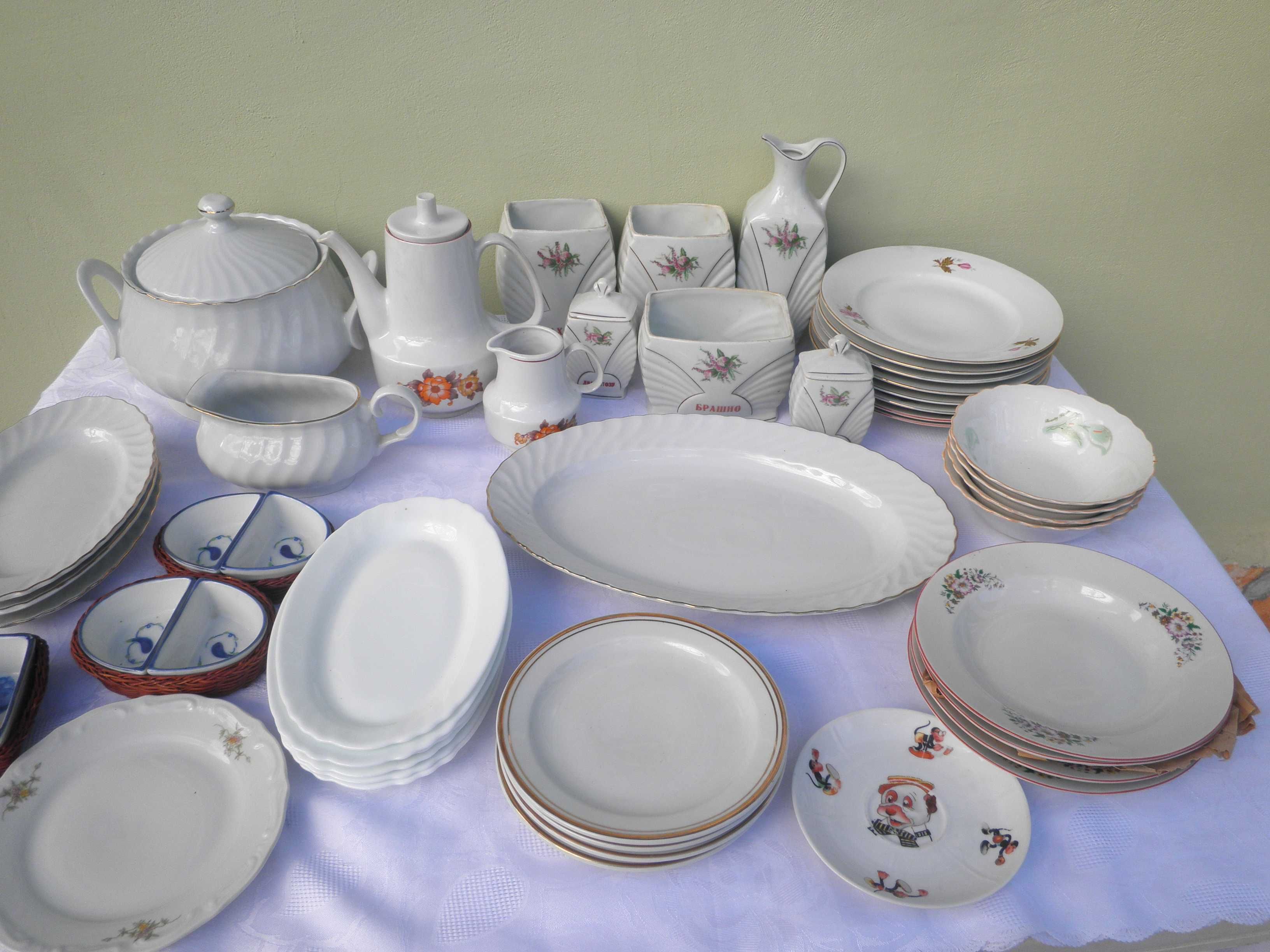 Стари български порцеланови и стъклени чини, чаши купи и др.
