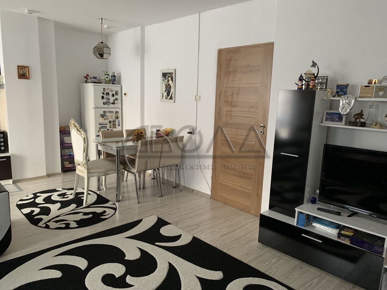 Продава се Тристаен апартамент в София, Горна баня - 85 кв.м за 2324 €/кв.м - Снимка #3