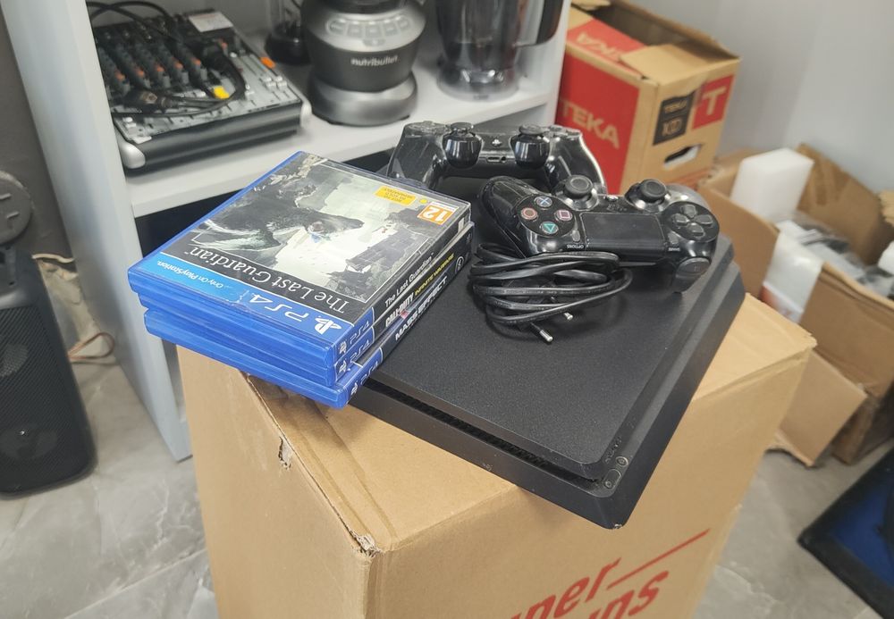 Playstation 4 slim с 2контролера!!!