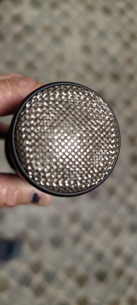 Продавам студиен кондензаторен микрофон akg p420