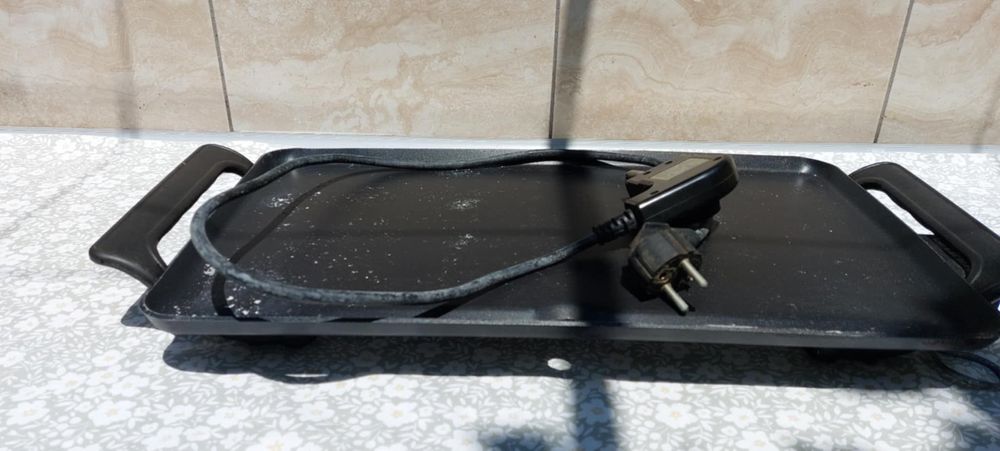 Продавам черна скара