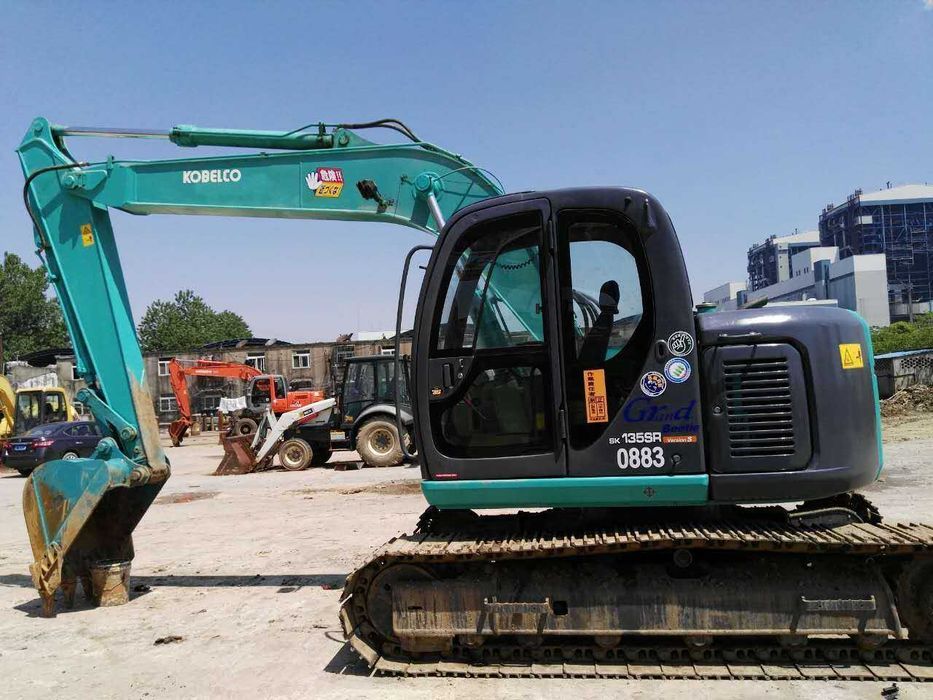 Dezmembrari utilaje de constructii  Kobelco SK 135 SR