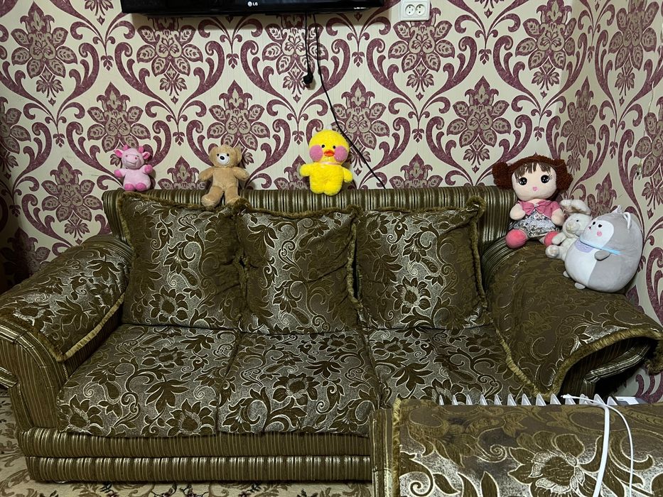 Диван(раскладной) и кресла (богатый вид)