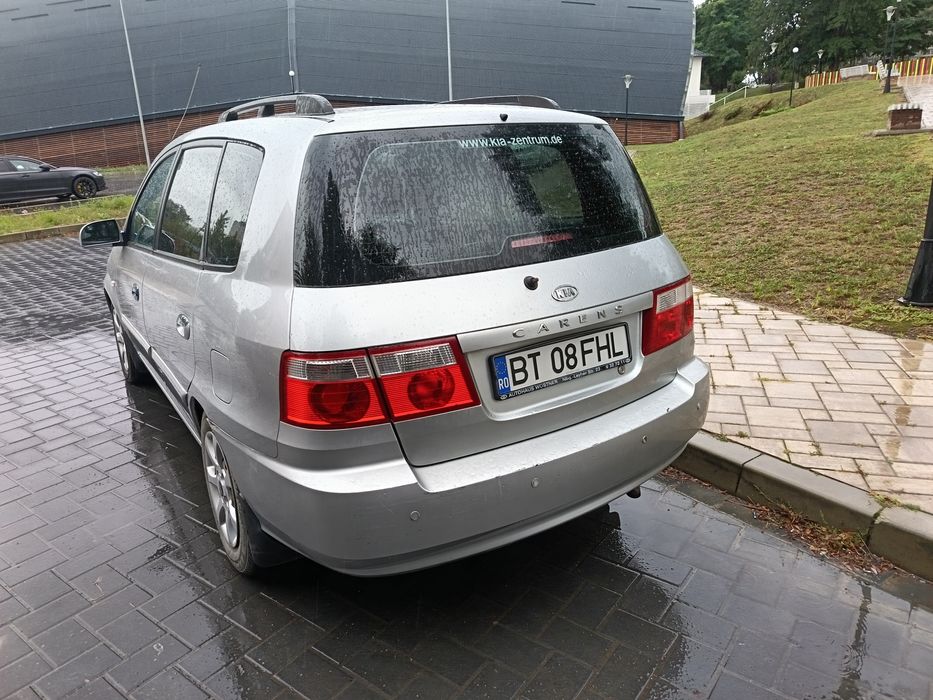 Vând 2 auto KIA Carens Automatic diesel, a doua este neînmatriculată.