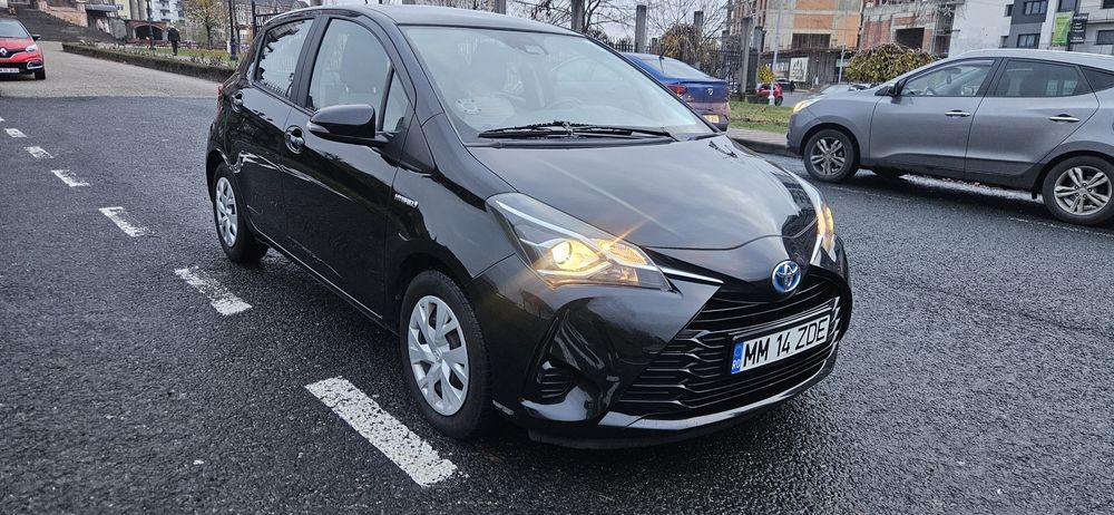 Toyota Yaris Hybrid, fără accidente, în garanție, înmatriculată