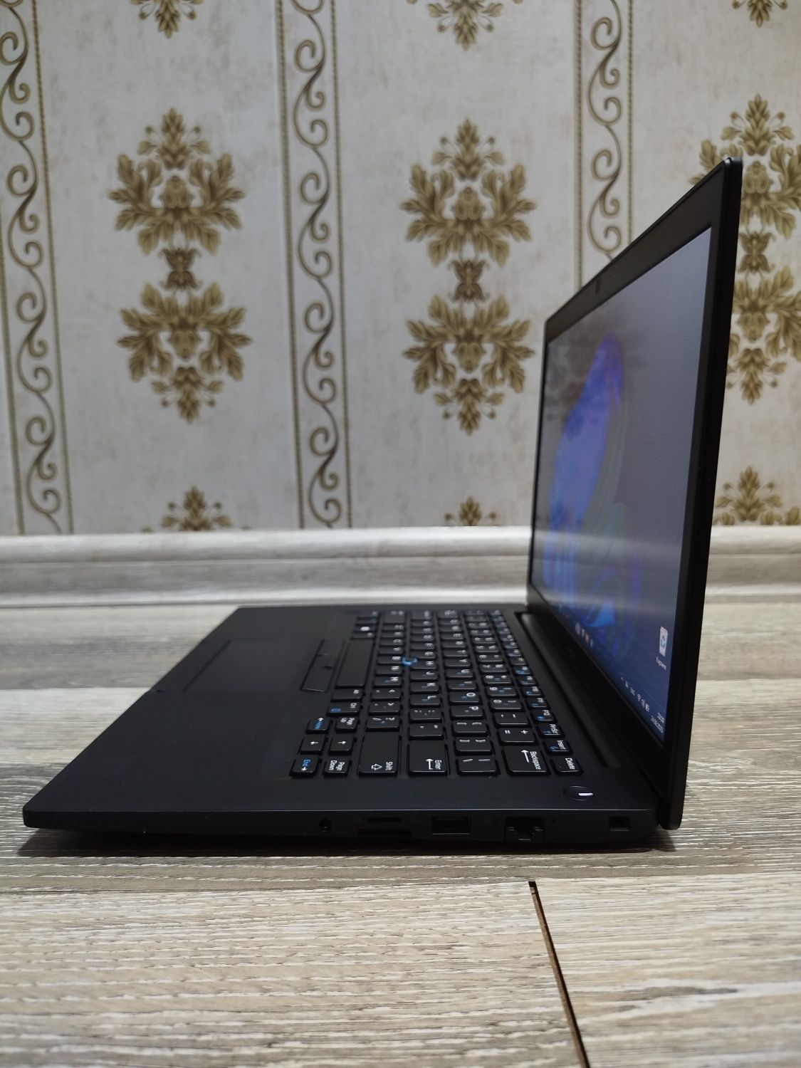 Dell Intel Core i7-8650U (4 yadro / 8 patok) 8/256gb