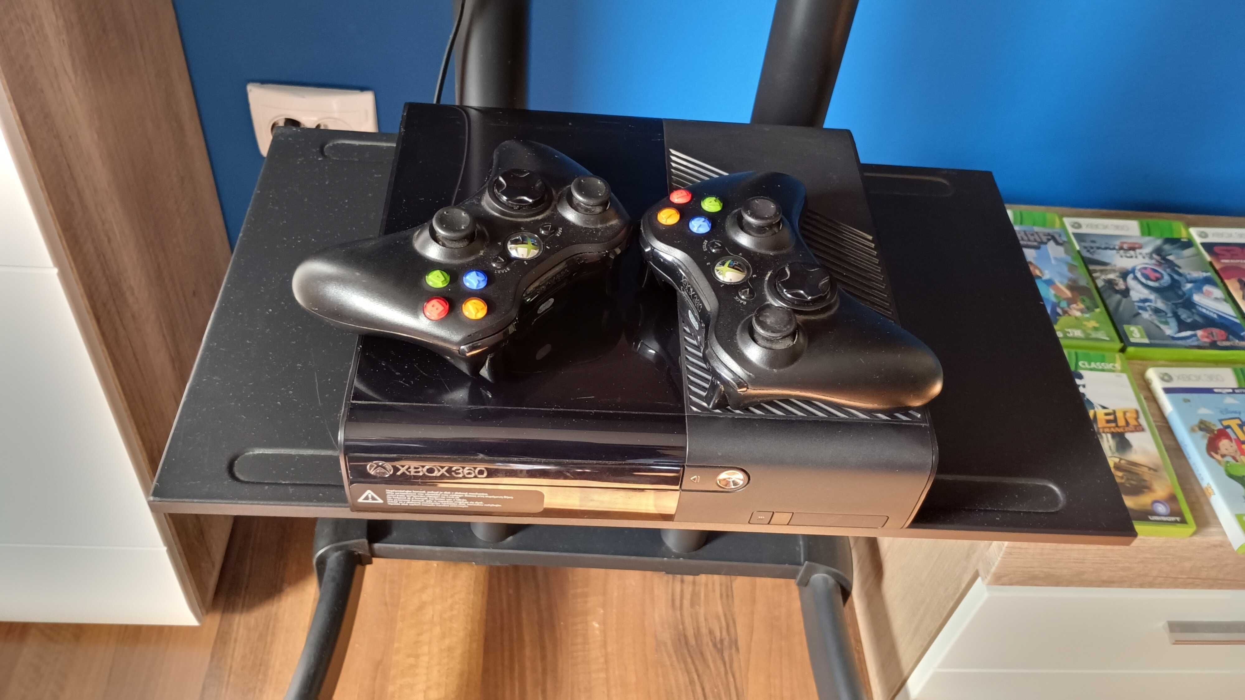 XBOX360 + Kinect senzor + 2 joystick-uri + Jocuri