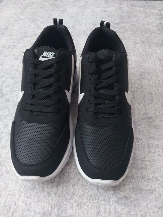 Дамски кожени маратонки Nike