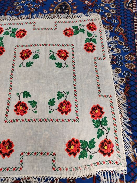 Fata de masă cusută