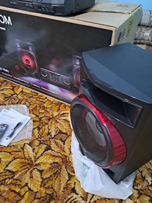 LG   XBOOM.   CL87.     HI FI