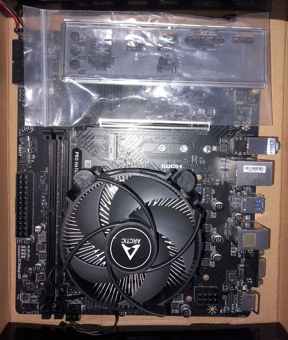 Дъно LGA1700 и Процесор i3-12100