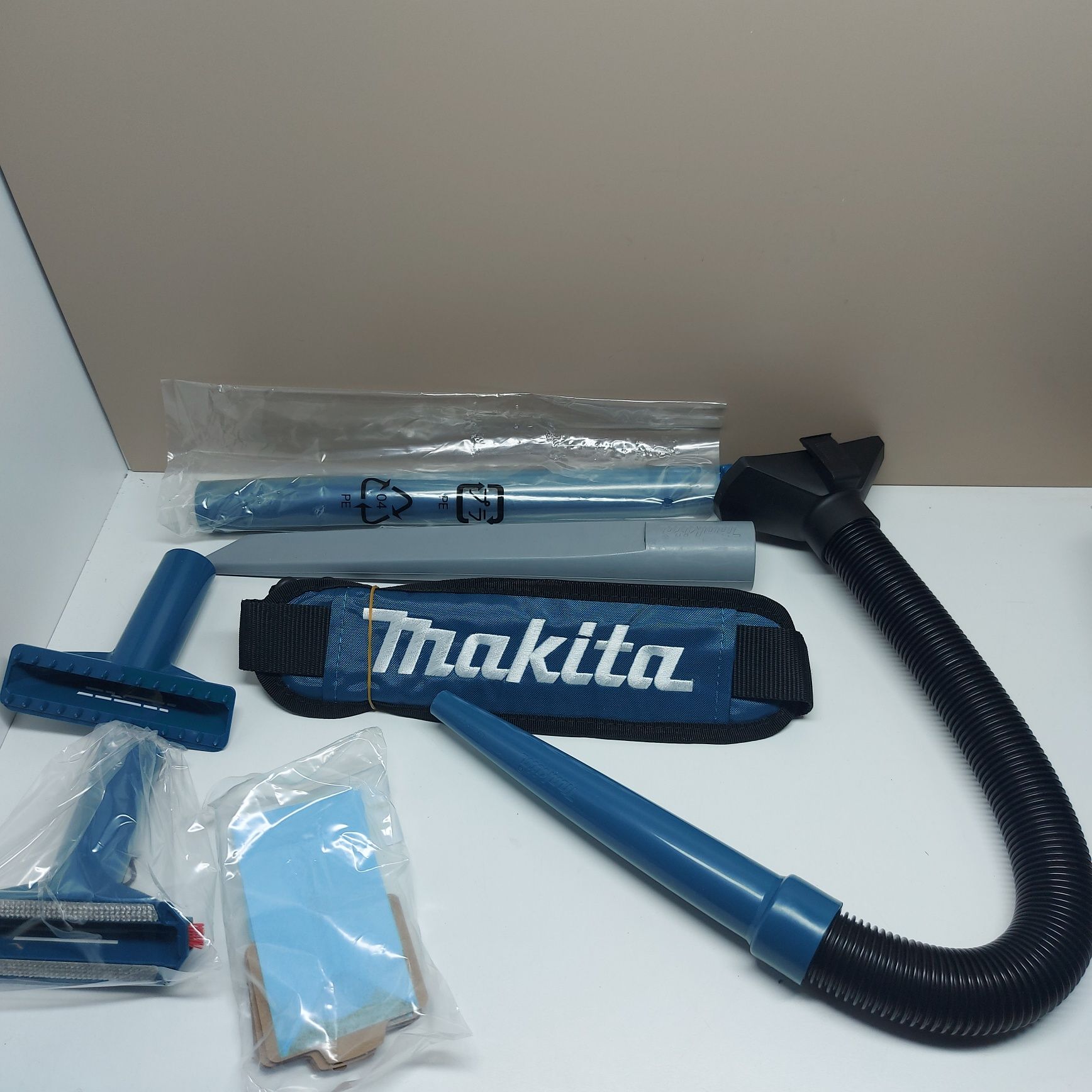 Акумулаторна прахосмукачка Makita DCL184Z