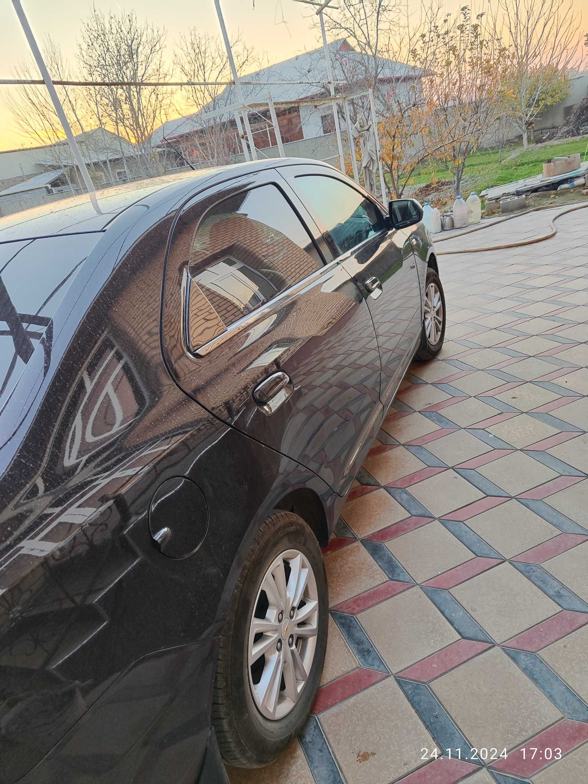 Chevrolet Cobalt qora