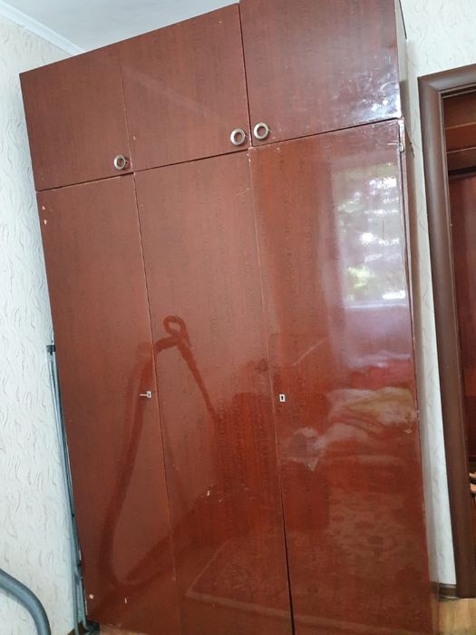 Шкаф, б/у советский.кочество очень хороший.причина продажа место мало