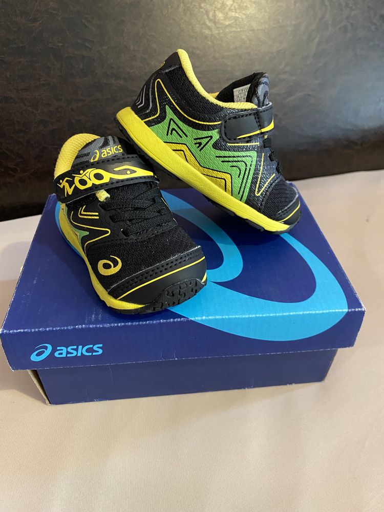 маратонки Asics номер 19,5