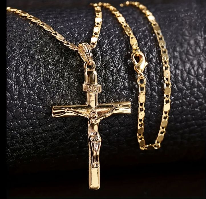 Lant cu pandantiv cruce