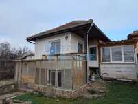 Ремонтирана и обзаведена къща с басейн в село Добри дял