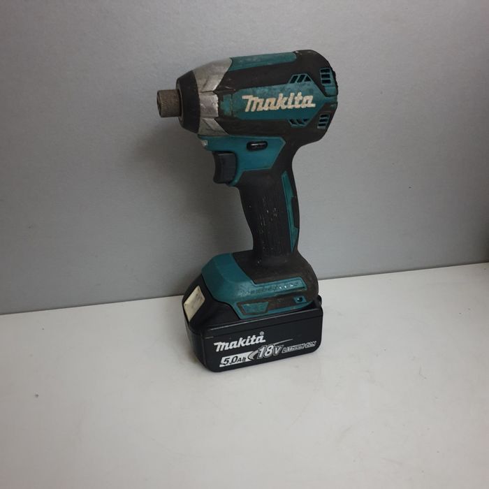 Makita DTD 153 Mașina de înșurubat cu impact Brushless 5.0AH Li-Ion