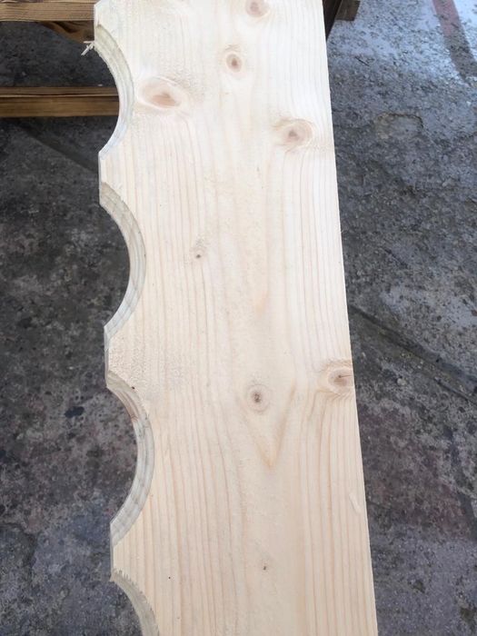 Pazie decorativă din lemn pentru strasina