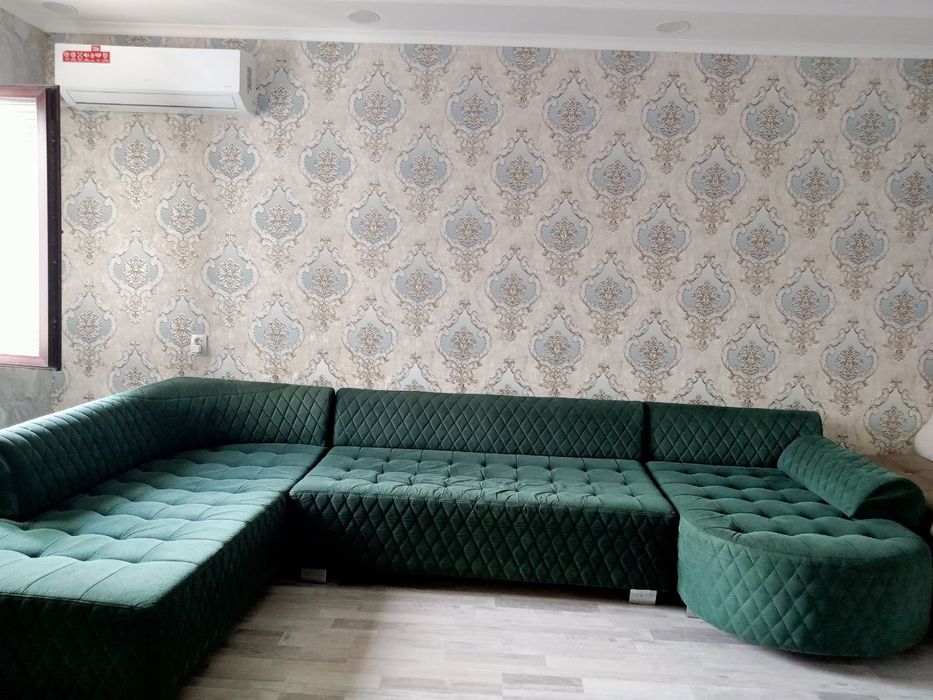 Срочно продается мягкий уголок. Тяжёлый качественный.