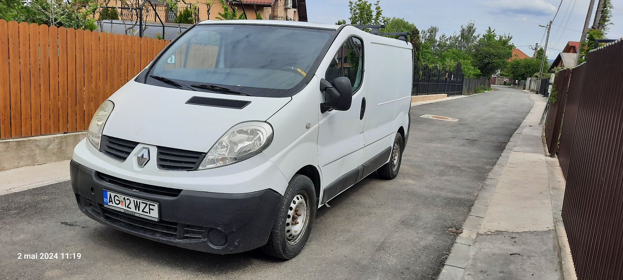 Vând Renault Trafic