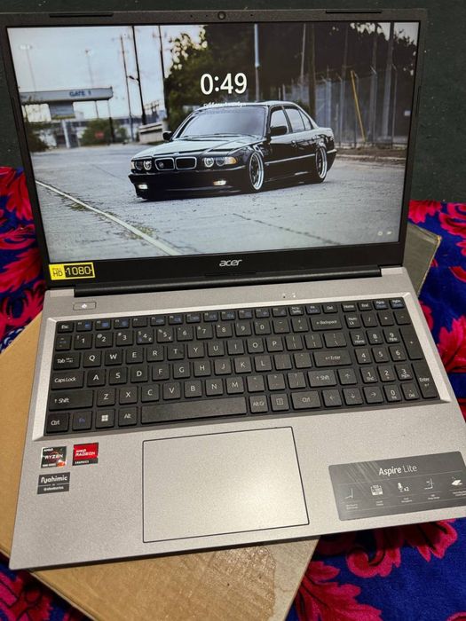 Acer aspire Lite 16/512