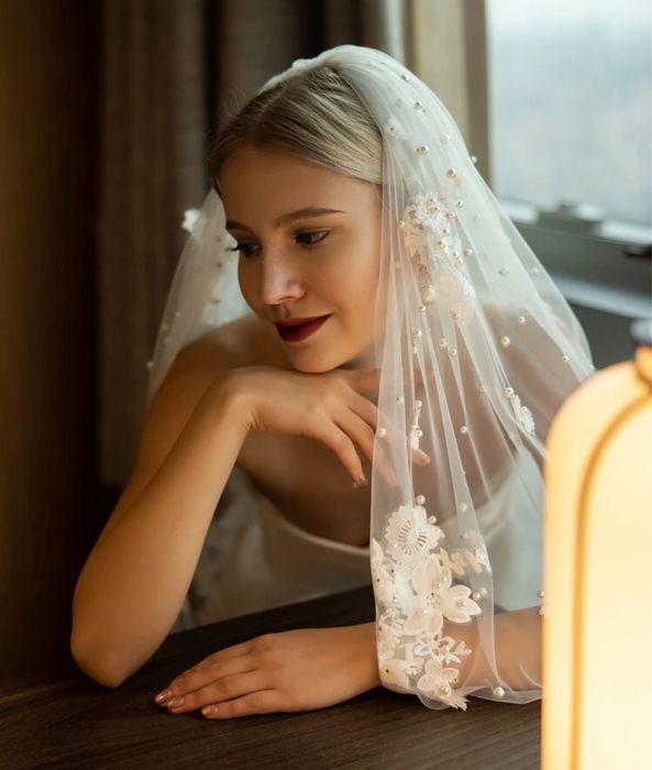 Voal cu perle si model deosebit