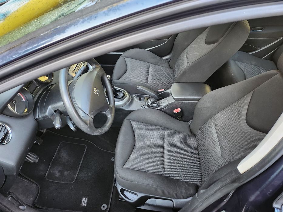 Peugeot 308 1,6 d 3300€