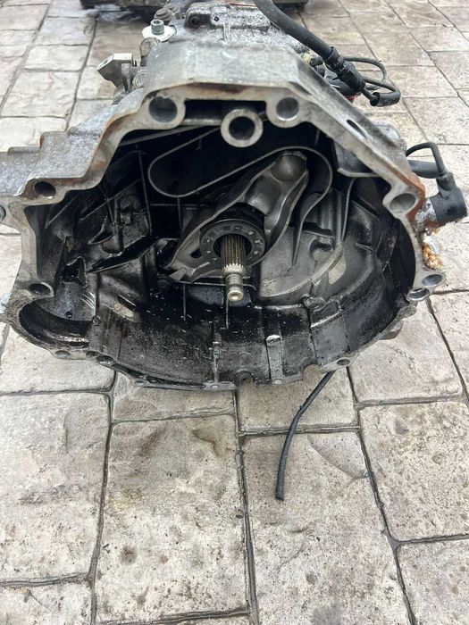 Cutie Viteze Audi A4 B6 2.5 TDI 180Cp Quattro manuala 6+1