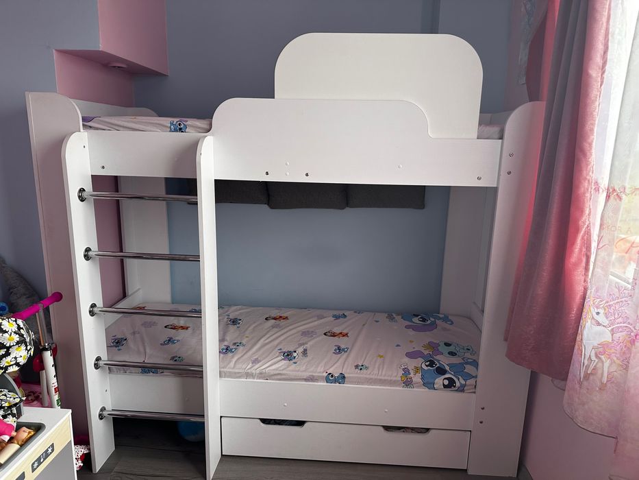 Двуетажно бяло легло