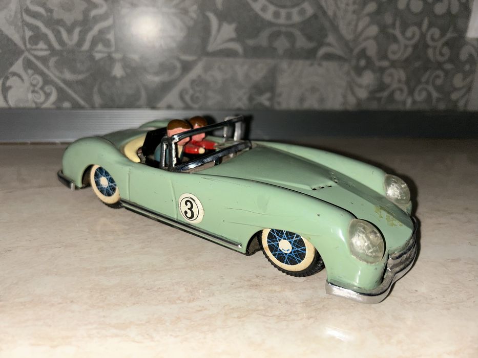 Masina metalica de colectie