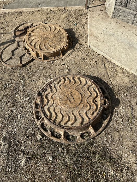 Продам чугунные люки