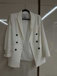 Бяло сако Страдивариус