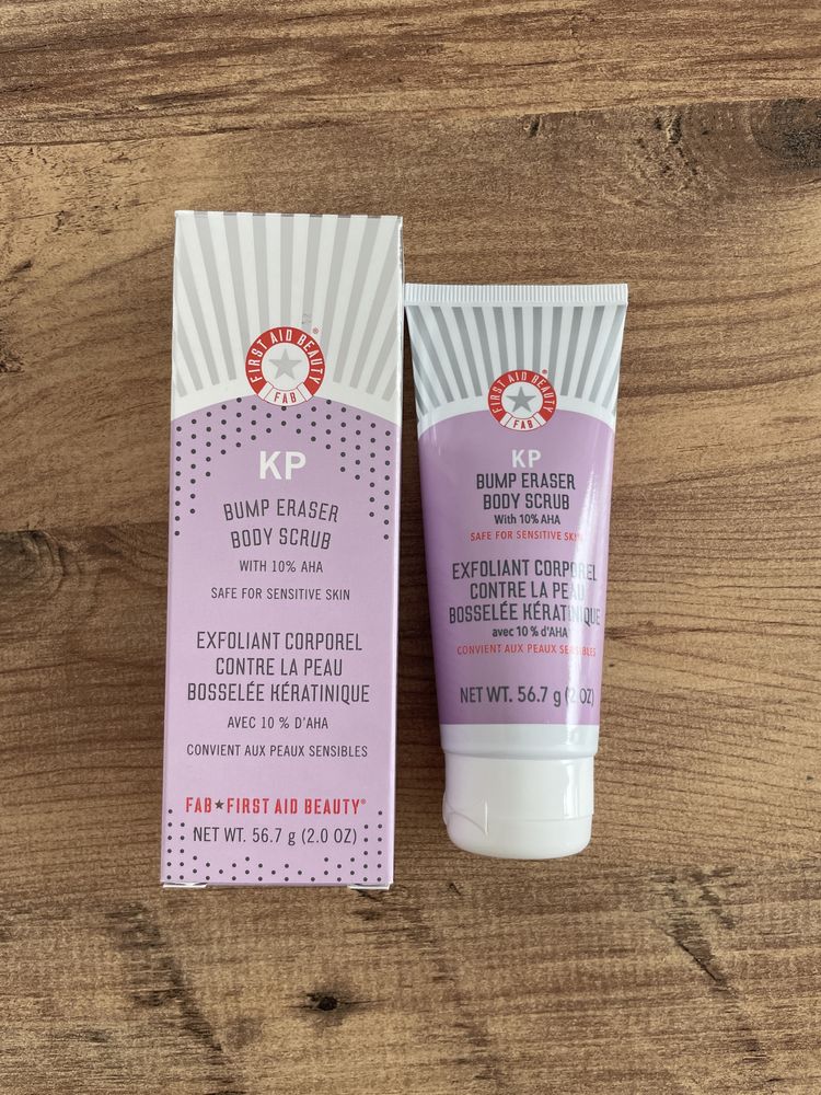 Exfoliant pentru corp cu AHA First Aid Beauty