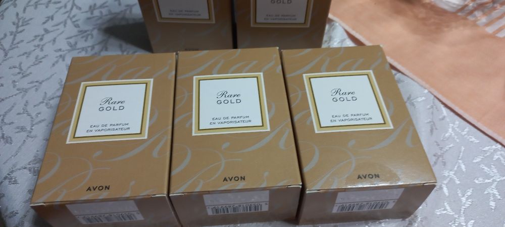 Avon parfumuri diferite
