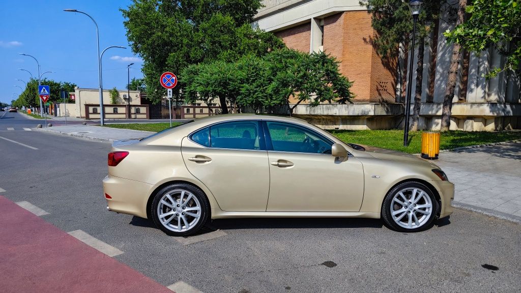 Lexus is 250 echipare Luxury cutie Automata