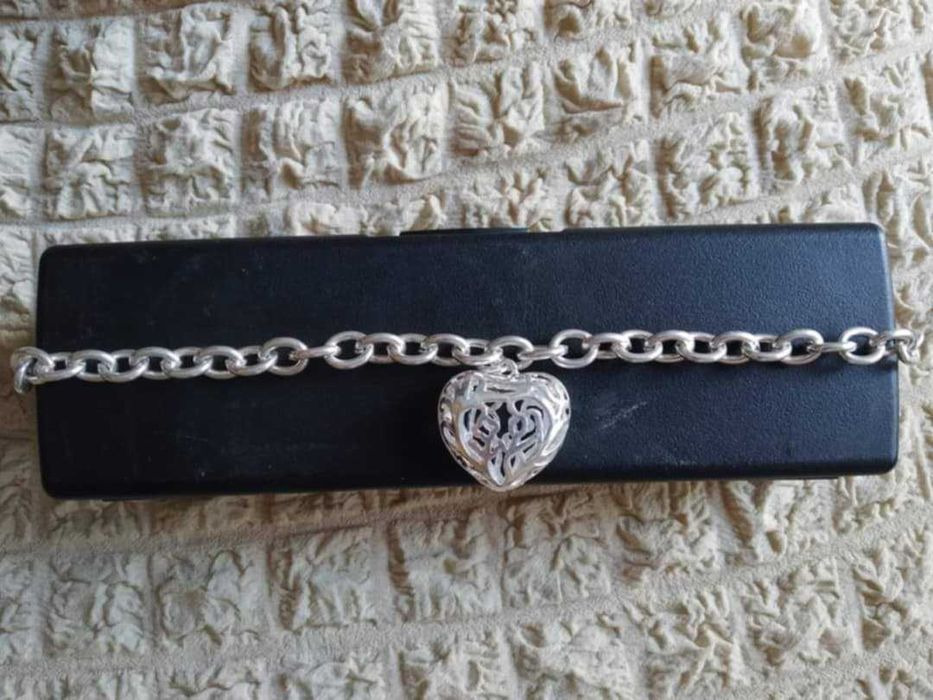 Нова, сребърна гривна. Избор от много различни модели.Всяка в кутия.