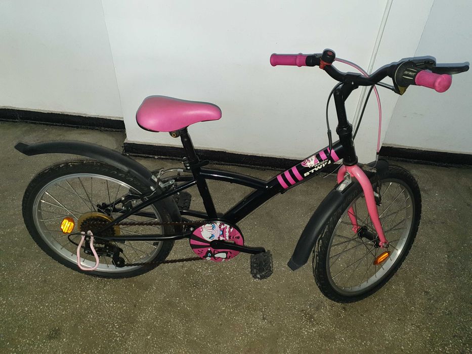 Bicicleta B'twin fete 5-9 ani (105 - 135 cm inaltime). Roti de 20''