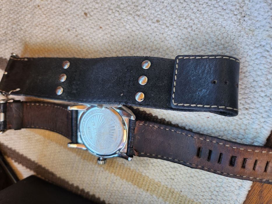 Ceas fossil si police