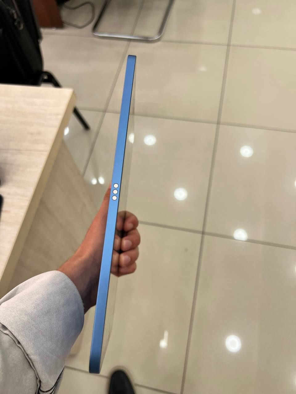 Ipad 10 
Kar dak bor 
Xotira 64 
Bunda yomkus bomaydi lekin zaryadi 2