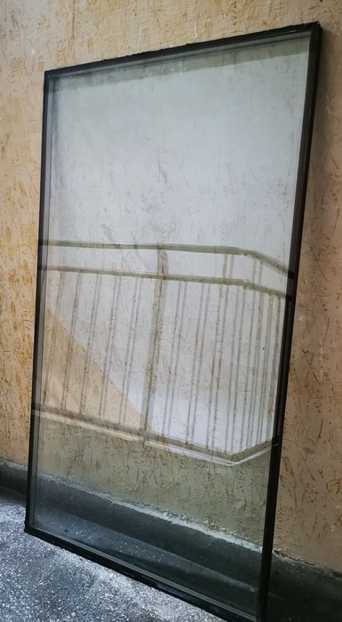 Geam termopan fără defect. Stare foarte bună.