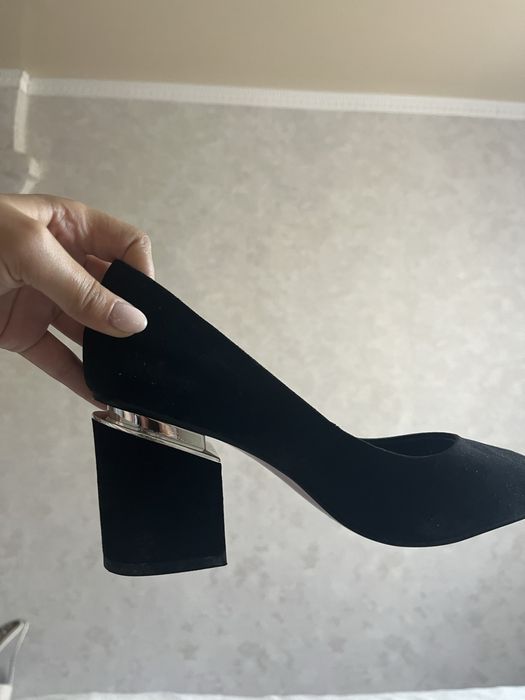 Продаю женские туфли ,новые ,размер 39