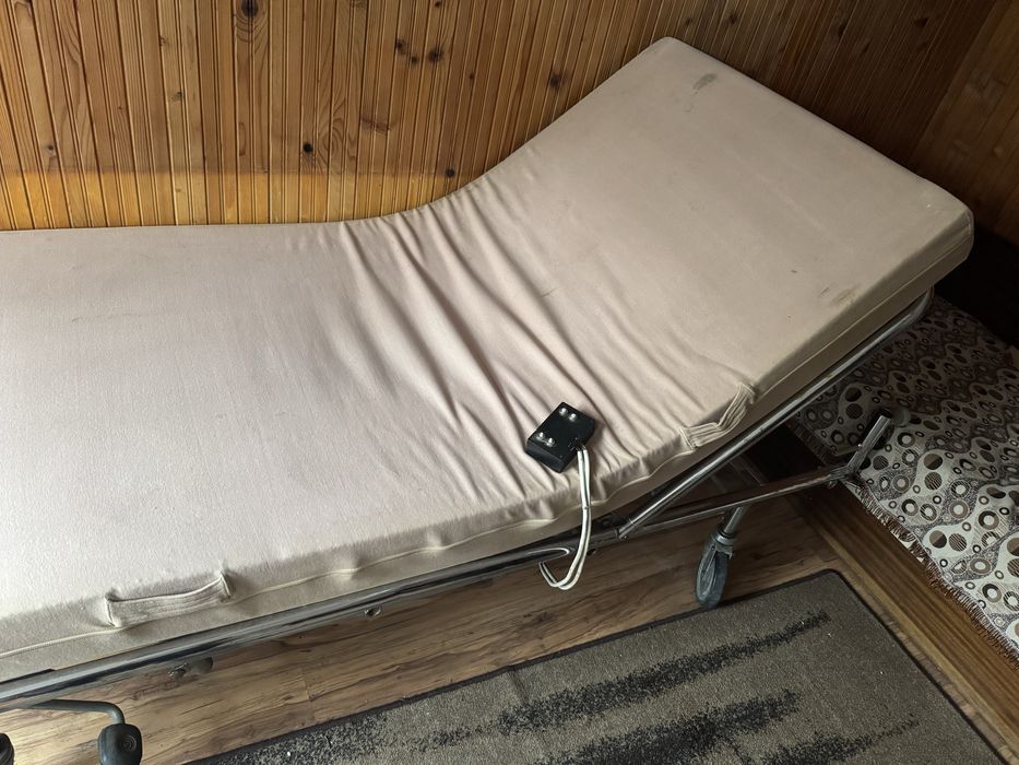 Електрическо болнично легло