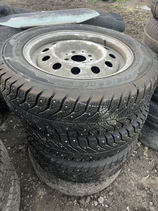 Продам 13 ые 14 ые колеса на зиму шипы в хорошем