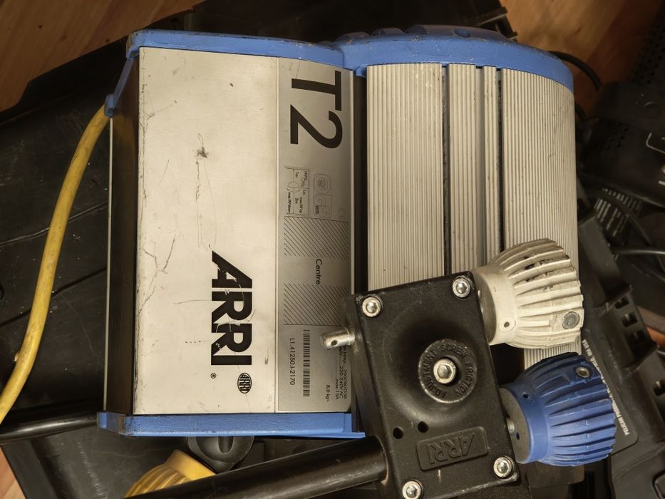 Lumini cinema Arri fresnel 650 2000W True Blue T2