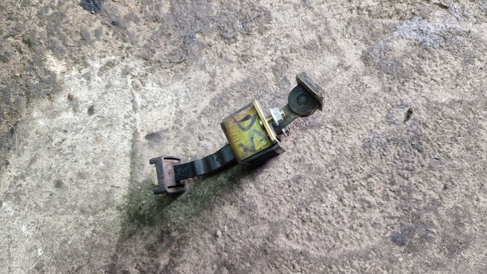 Opritor ușă dreapta spate Mercedes C class w203