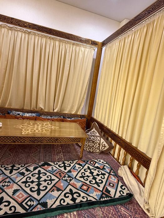 Продам тапчан из дерево, размером 3.5*3,5. Со всеми (шторки стол,